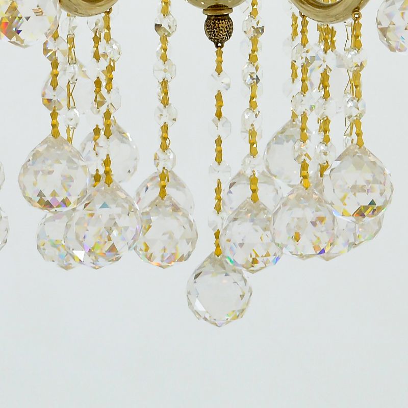 كريستال عصفور