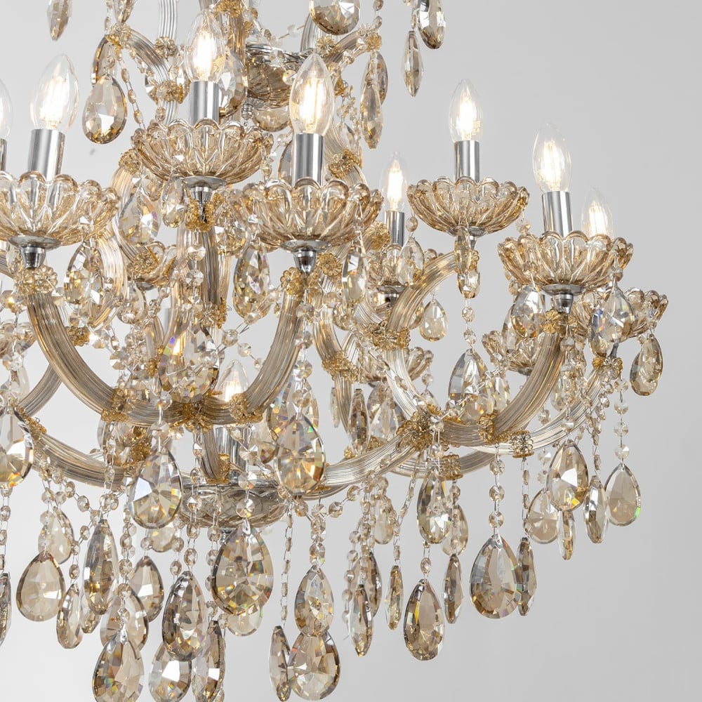 كريستال عصفور