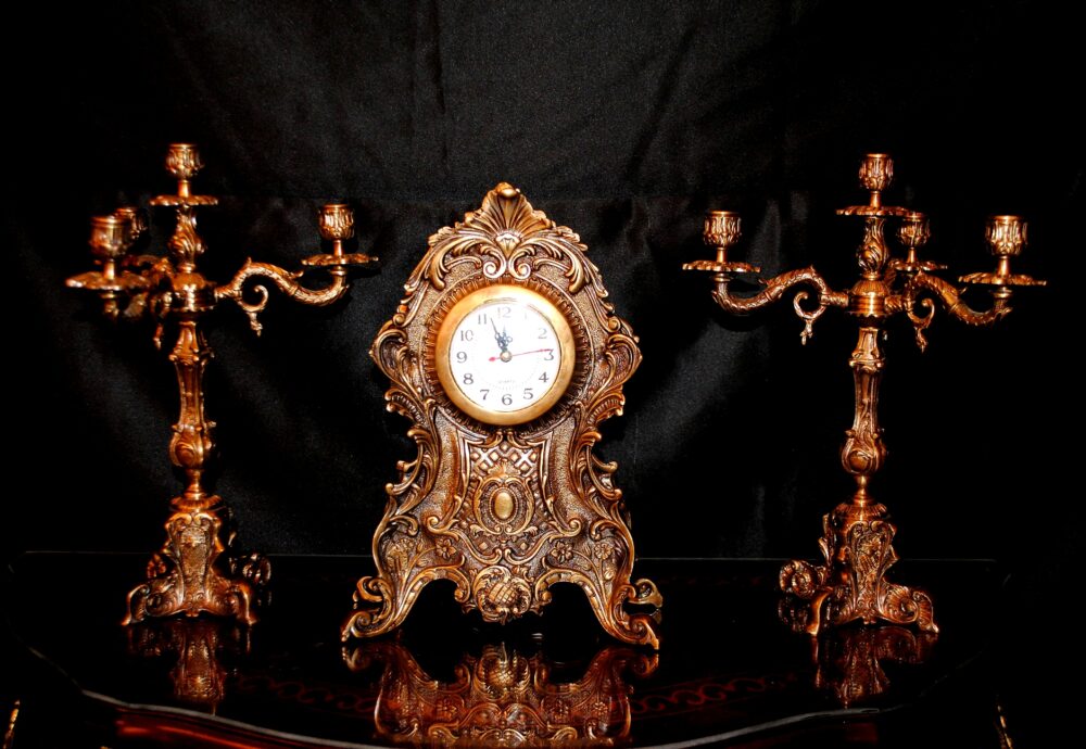 طقم ساعة صغير +2 شمعدان نحاس انتيك - الصورة 2